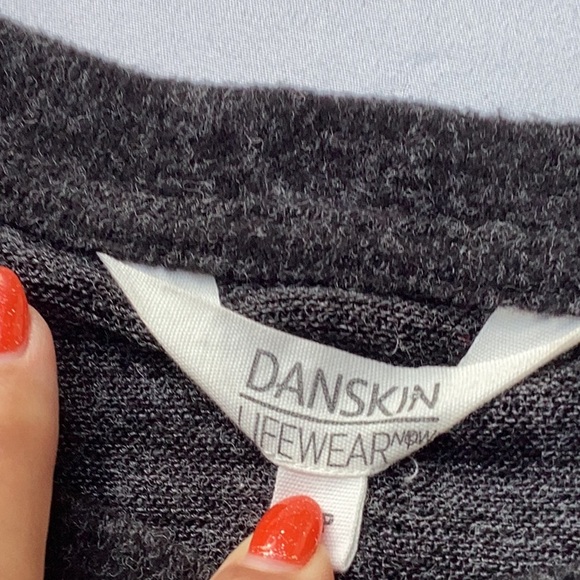Preloved Danskin Lifewear sweater. Short sleeves. Light weight wool like fabric - Picture 2 of 7
